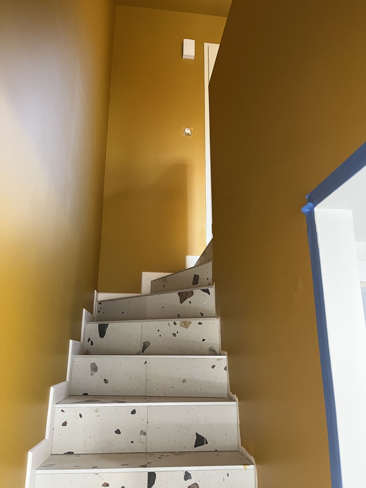 Pose de parquet dans une pièce lumineuse